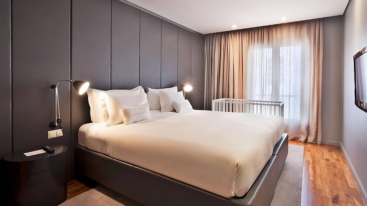 Santo Antonio Hotel | Rooftop Sundeck, Jacuzzi, Pet-friendly, Private Parking at Altis Prime
