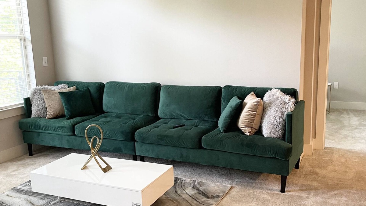 Atlanta Apartment | ROOFTOP VIEWS! Relax in our stylish and bring apartment in Atlanta