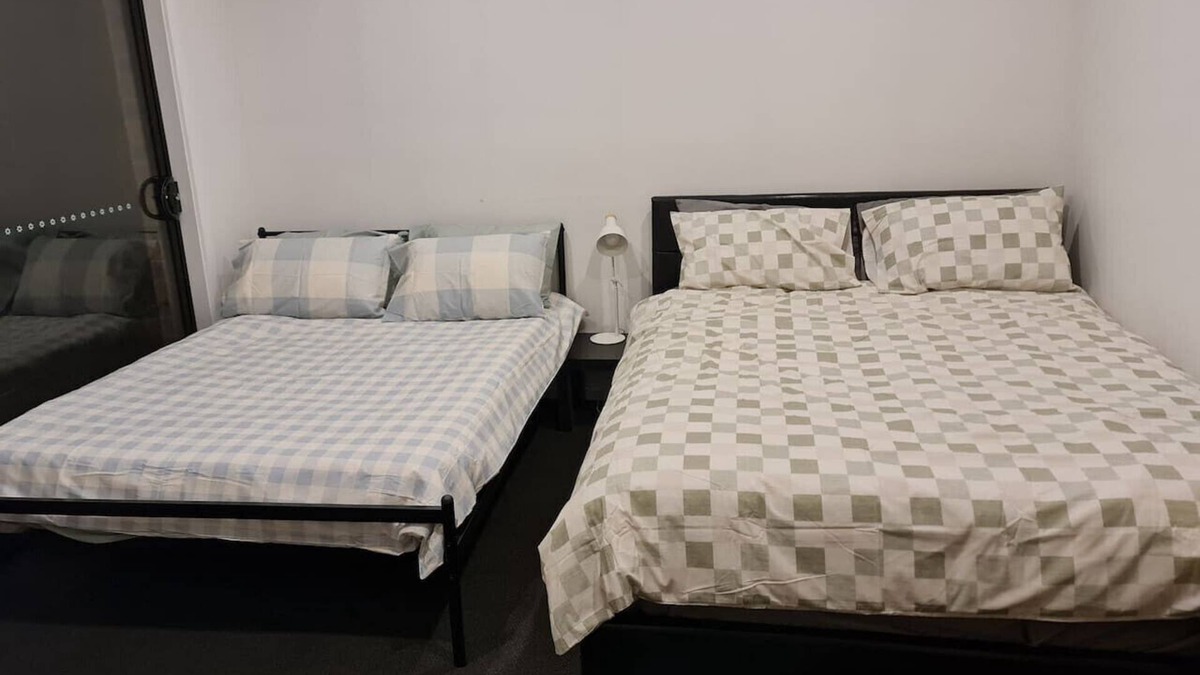 Delacombe House | Room#1 queen, double and ensuite
