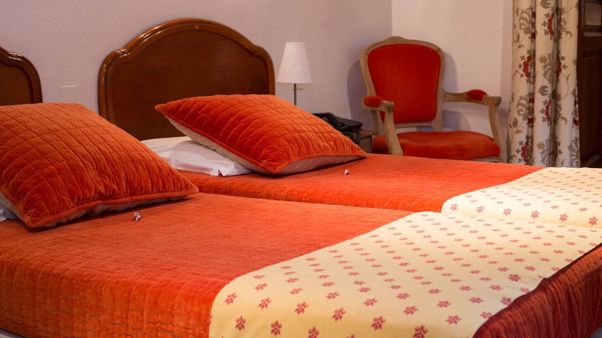 Collias Apartment | Room '12' with shared pool, Wi-Fi and air conditioning