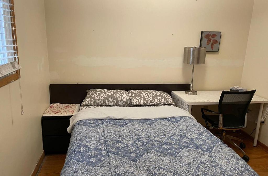 Upper Beaches House | Room 2 at Main St near Subway Station and Beach