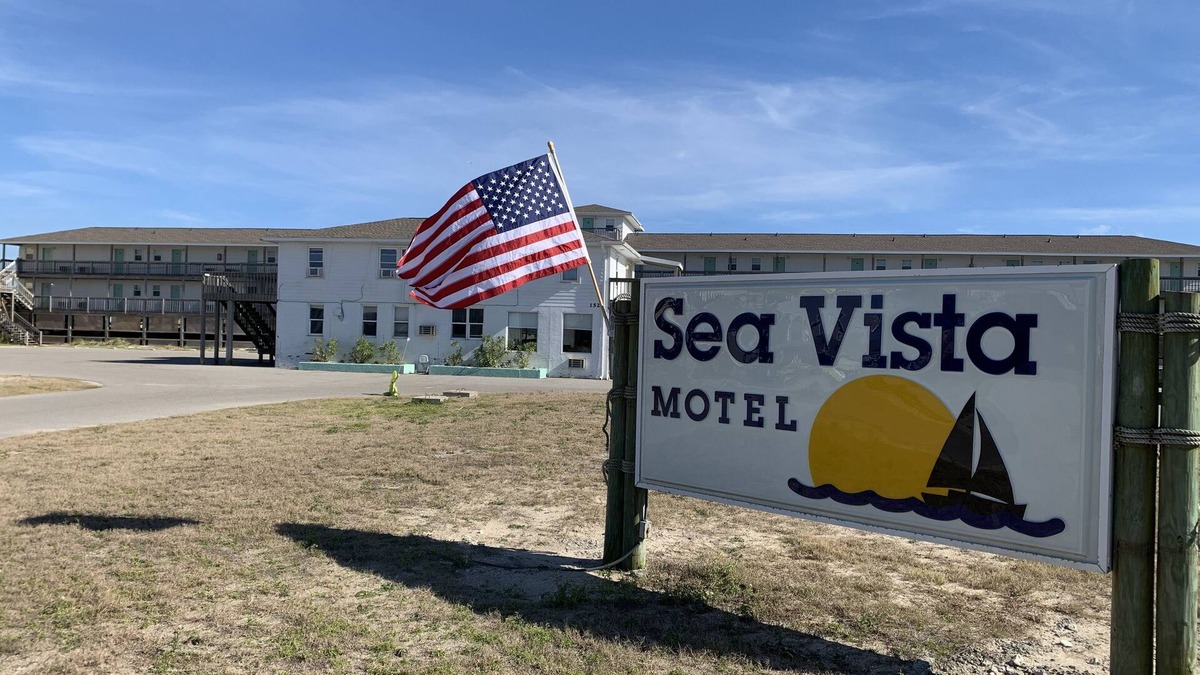 Topsail Beach Hotel | Room#201 Standard 2 Queen Beds Pets Yes