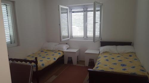 Bar House | Room 4 U