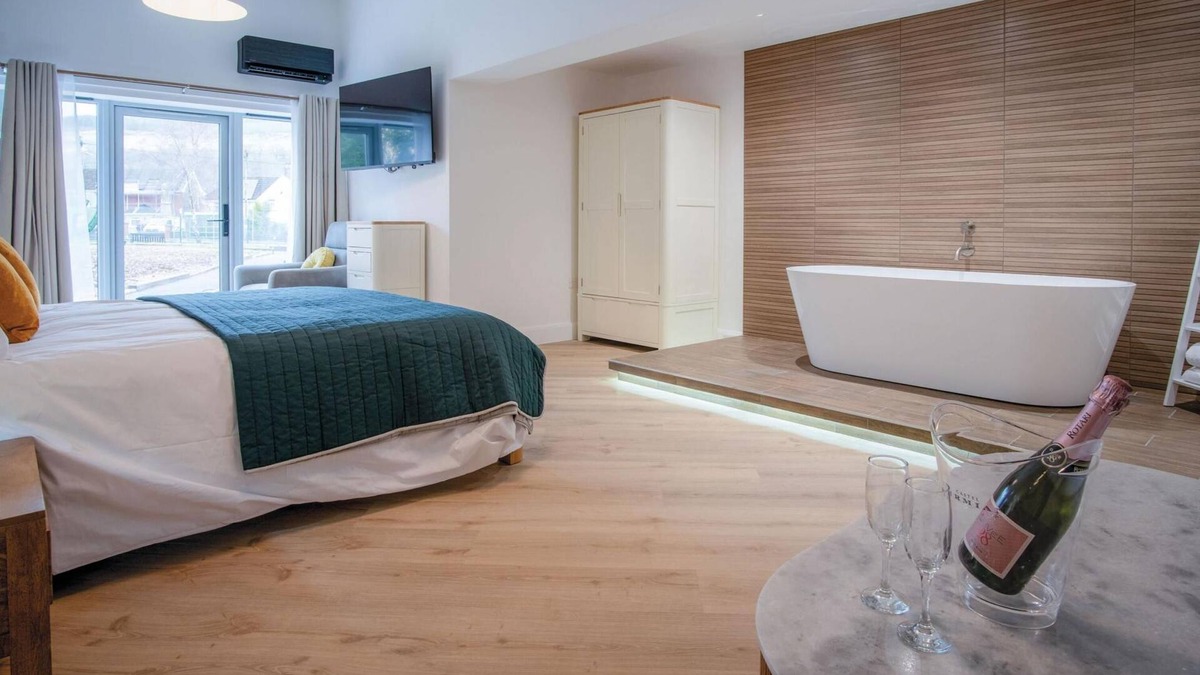 Pen-y-cae Apartment | Room 5 - The Sleeping Giant - Pen Y Cae Inn