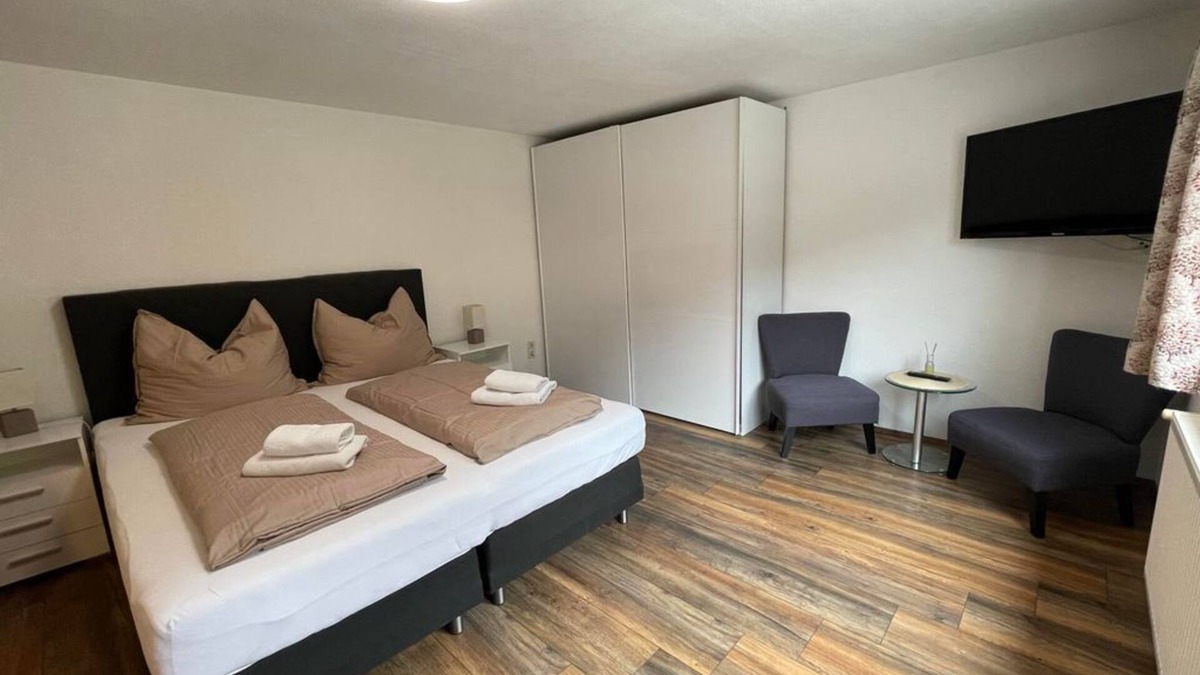 Klosterle Apartment | Room 6 - Double room, shower/toilet on the floor - Haus St. Martin