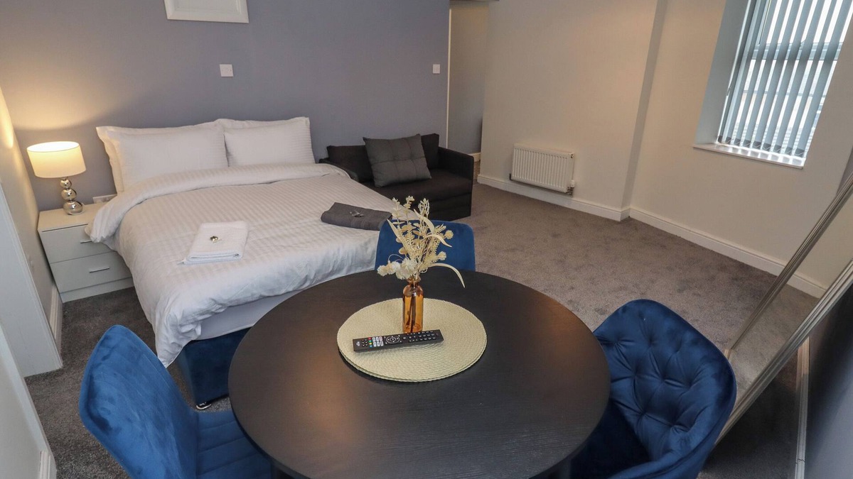 Blackpool Town Center Cottage | ROOM 6 STUDIO 2ND FLOOR, romantic in Blackpool