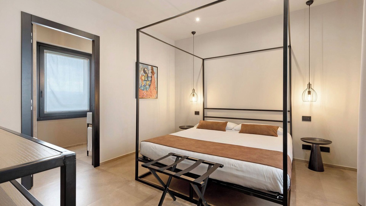 Castelnuovo del Garda Apartment | Room 'Agr Casa Pezzo Doppia 1 Piano' with Shared Pool, Wi-Fi and Air Conditioning