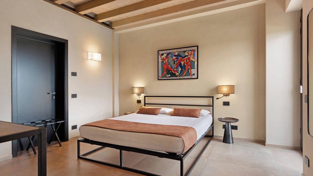 Castelnuovo del Garda Apartment | Room 'Agr Casa Pezzo Doppia Piano Terra' with Shared Pool, Wi-Fi and Air Conditioning