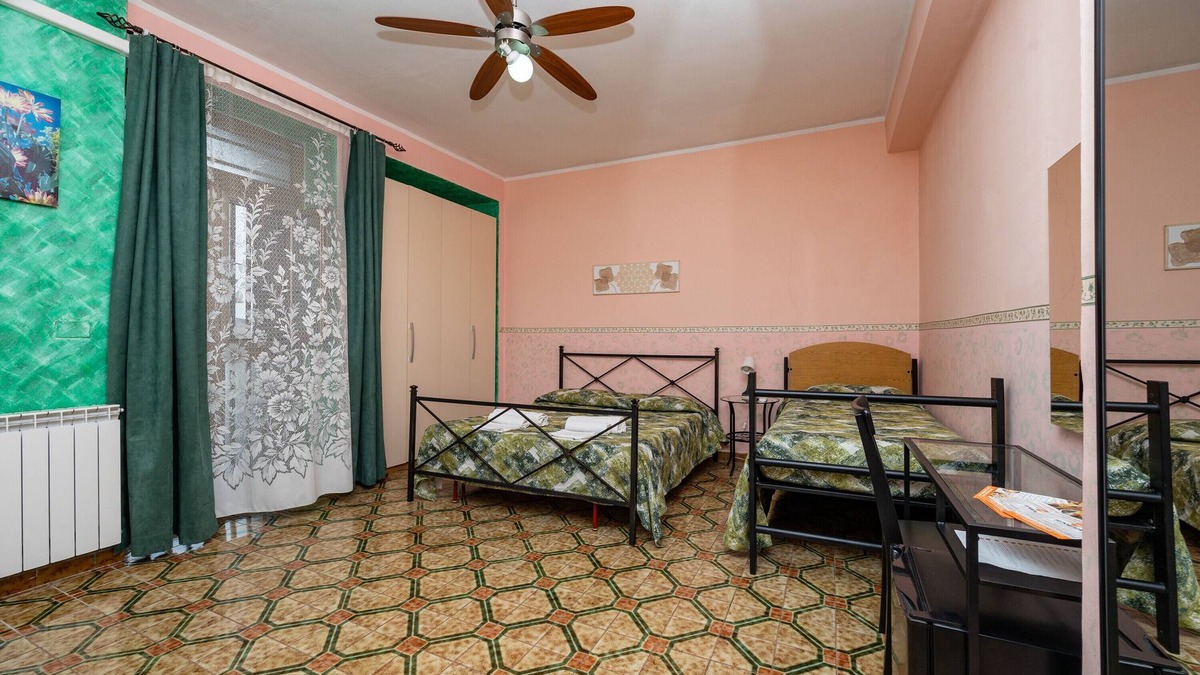 Ficarra Apartment | Room 'Appartamento 1 - Stanza 13' with Shared Terrace, Wi-Fi and Air Conditioning
