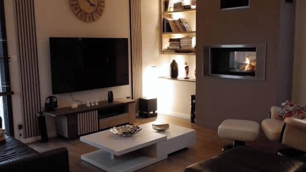 Val-d'Ize House | Room at Sylvie's, breakfast included