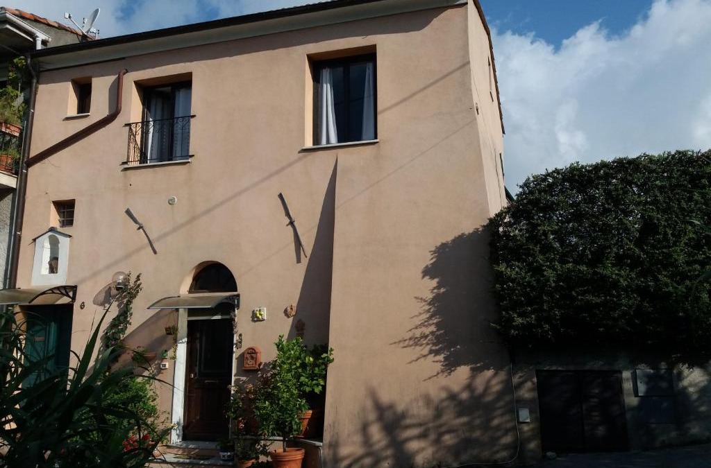 Gorra House | Room & Bike shuttle tour