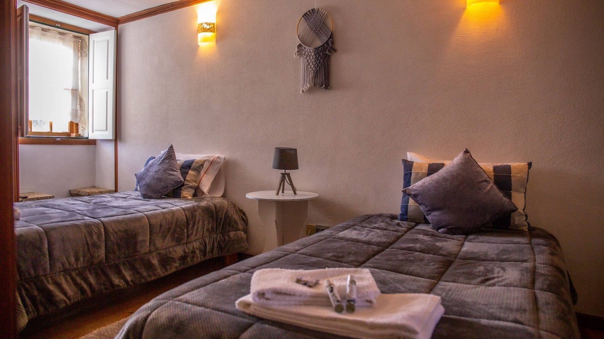 Sortelha Apartment | Room 'Cabeça Da Velha' with Mountain View, Wi-Fi and Air Conditioning