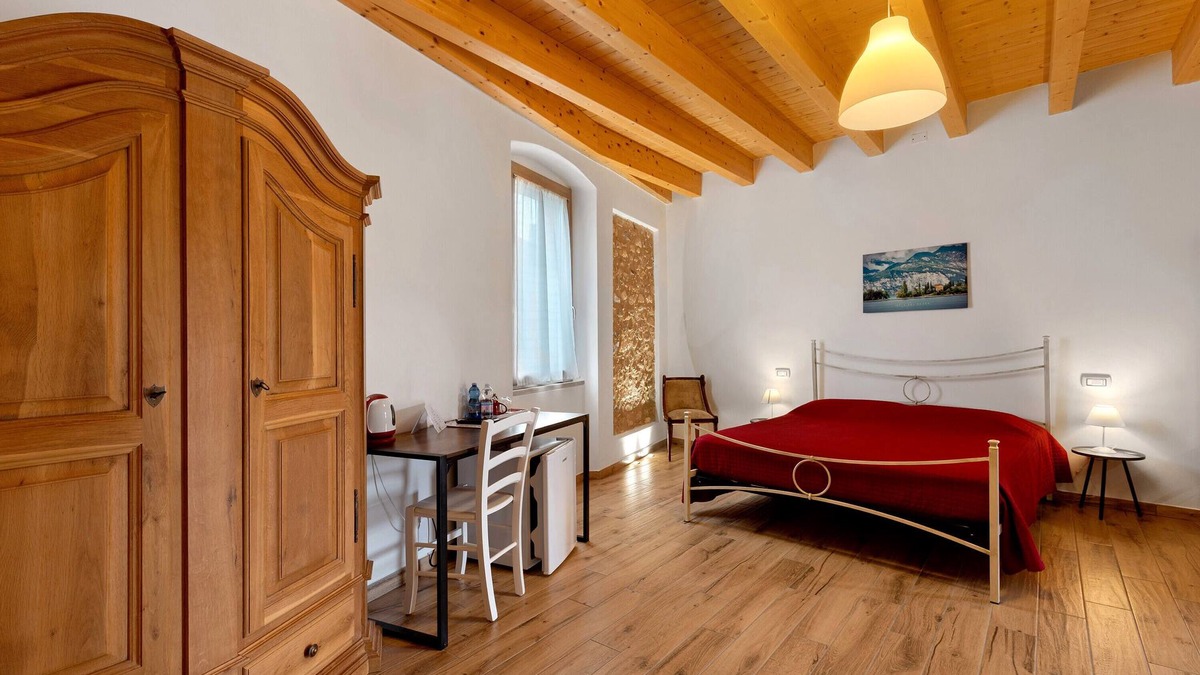 Portese Apartment | Room 'Camera Matrimoniale - Isola Sogno' with Shared Pool, Wi-Fi and Air Conditioning