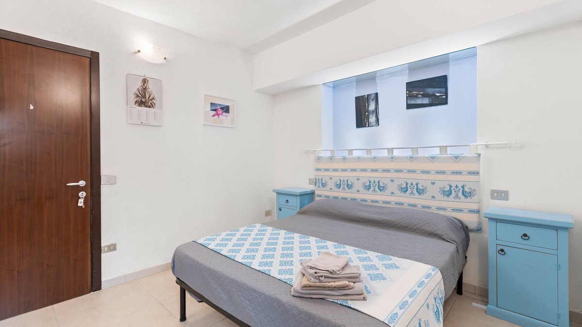Oristano Historic Centre Apartment | Room 'Camera 1' with Wi-Fi and Air Conditioning