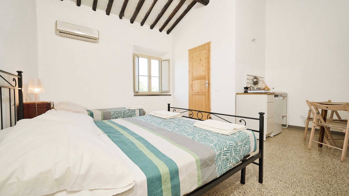Riotorto Apartment | Room 'Camera 2 - Del Ponti' with Shared Garden, Wi-Fi and Air Conditioning