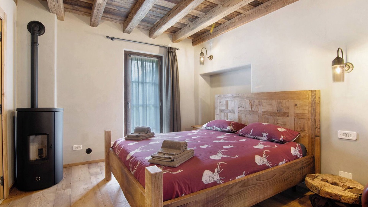 Prata Camportaccio Ski Chalet | Room 'Camera 2' with Mountain View, Wi-Fi and Air Conditioning