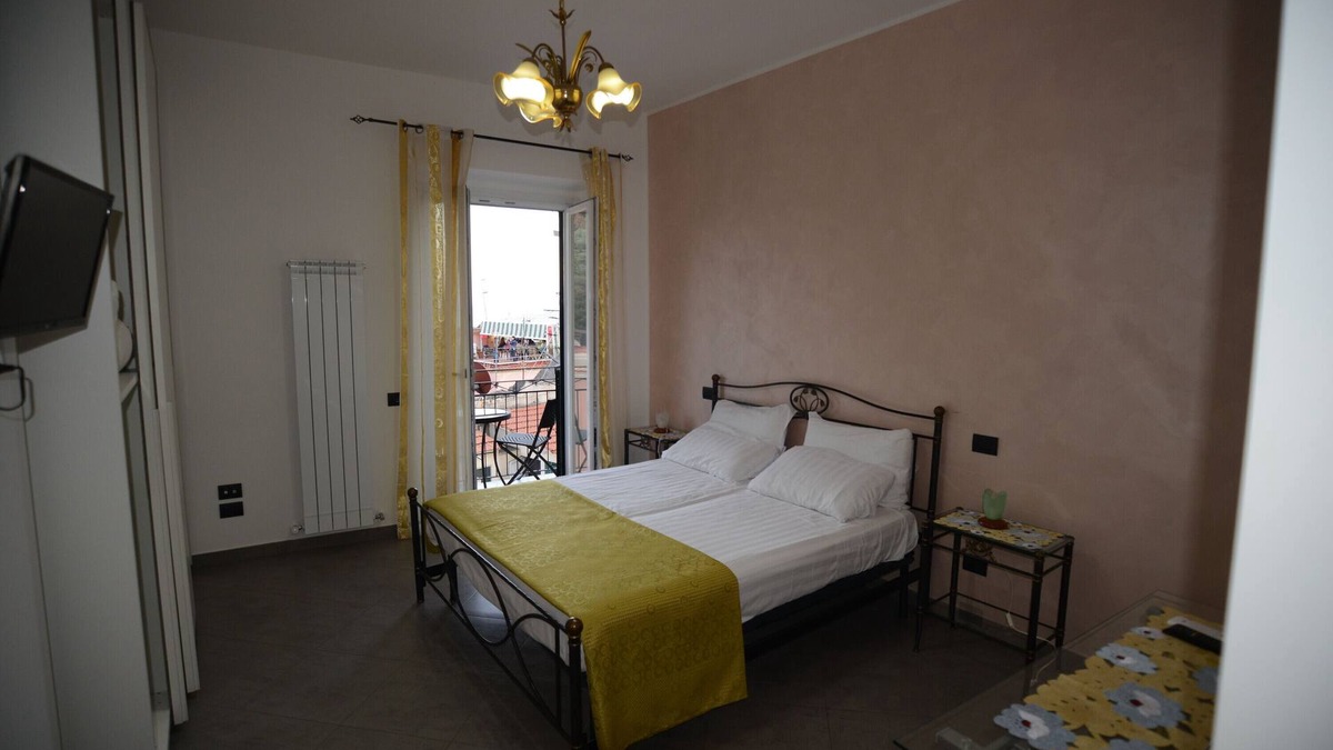 Cetara Apartment | Room 'Camera Libeccio Sea View' with Sea View, Wi-Fi and Air Conditioning