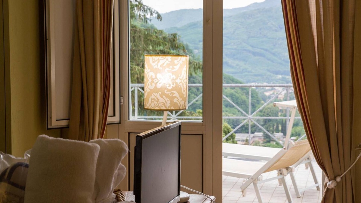Bagni di Lucca Apartment | Room 'Camera Matrimoniale Superior' with Shared Garden, Wi-Fi and Air Conditioning