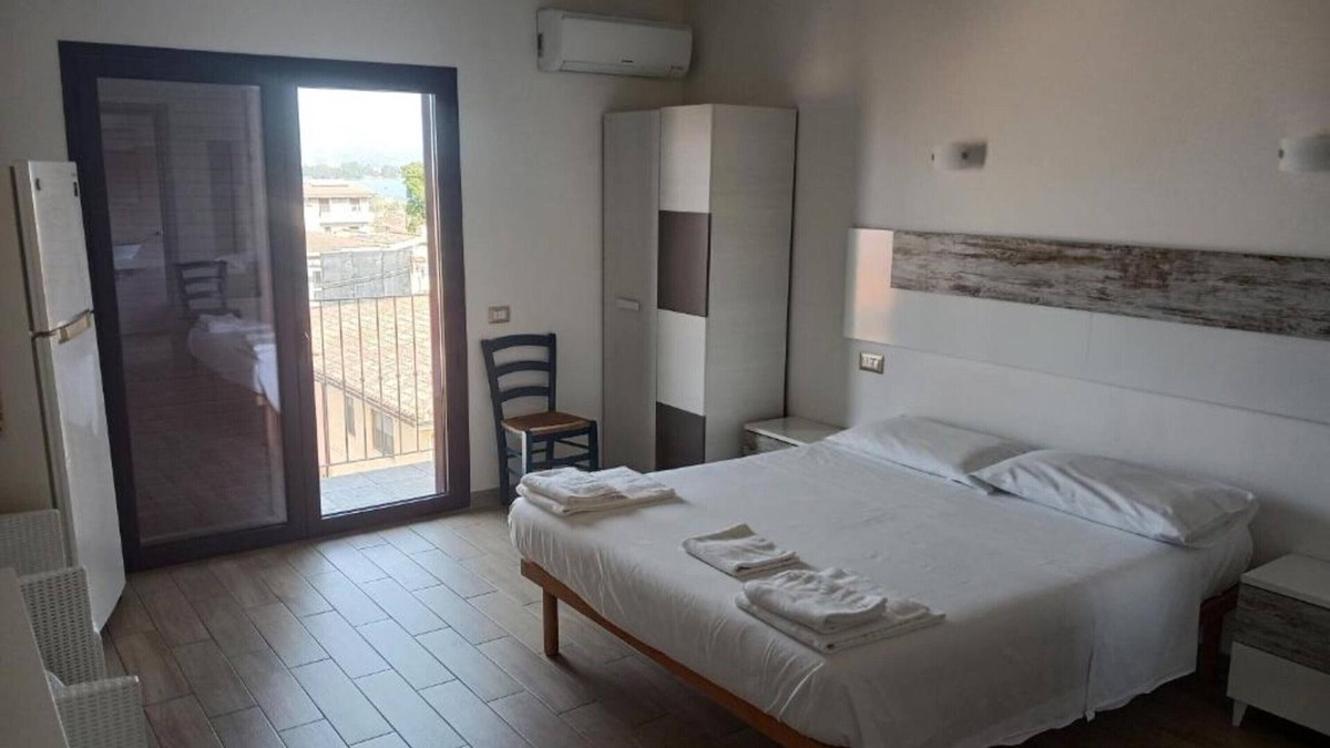 Girasole House | Room 'Camera Matrimoniale Giorgio' with Balcony, Wi-Fi and Air Conditioning