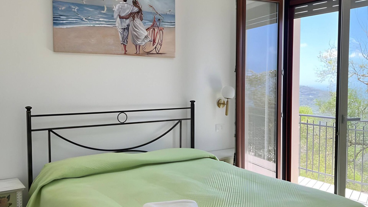 San Mauro Cilento Apartment | Room 'Camera Verde Vista Mare E Monti' with Sea View, Shared Terrace and Wi-Fi