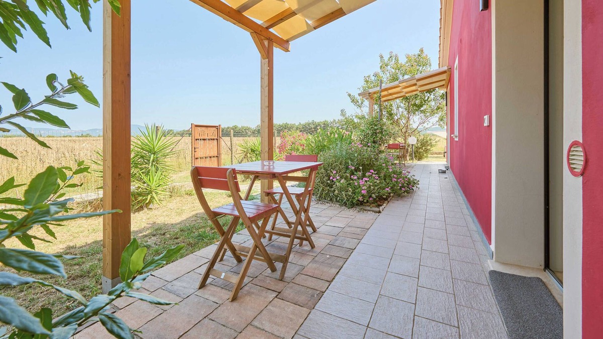 Riotorto Apartment | Room 'Carrara' with Shared Terrace, Wi-Fi and Air Conditioning