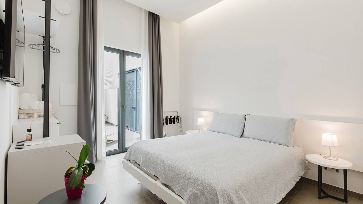 Marsala Apartment | Room ' Casa Umeli Biancolilla' with Shared Terrace, Wi-Fi and Air Conditioning