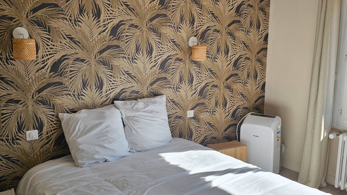 Salies-du-Salat Apartment | Room 'Chambre 7' with Shared Terrace, Wi-Fi and Air Conditioning