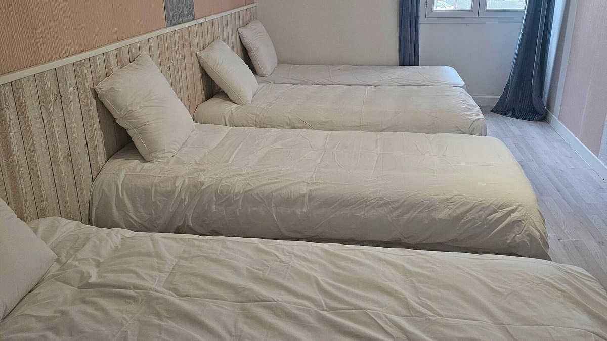 Salies-du-Salat Apartment | Room 'Chambre 7' with Shared Terrace, Wi-Fi and Air Conditioning