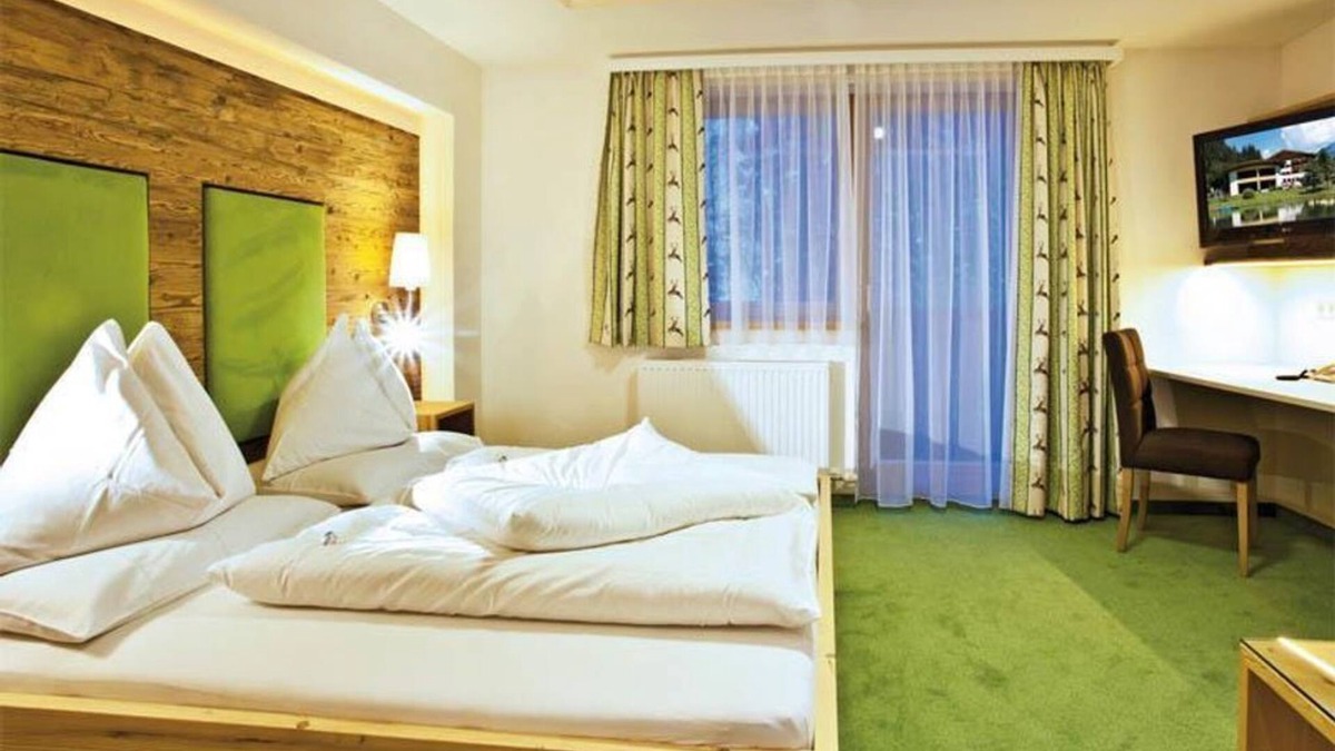Filzmoos Apartment | Room "Dachstein with balcony", 1-3 nights - Landhotel Alpenhof