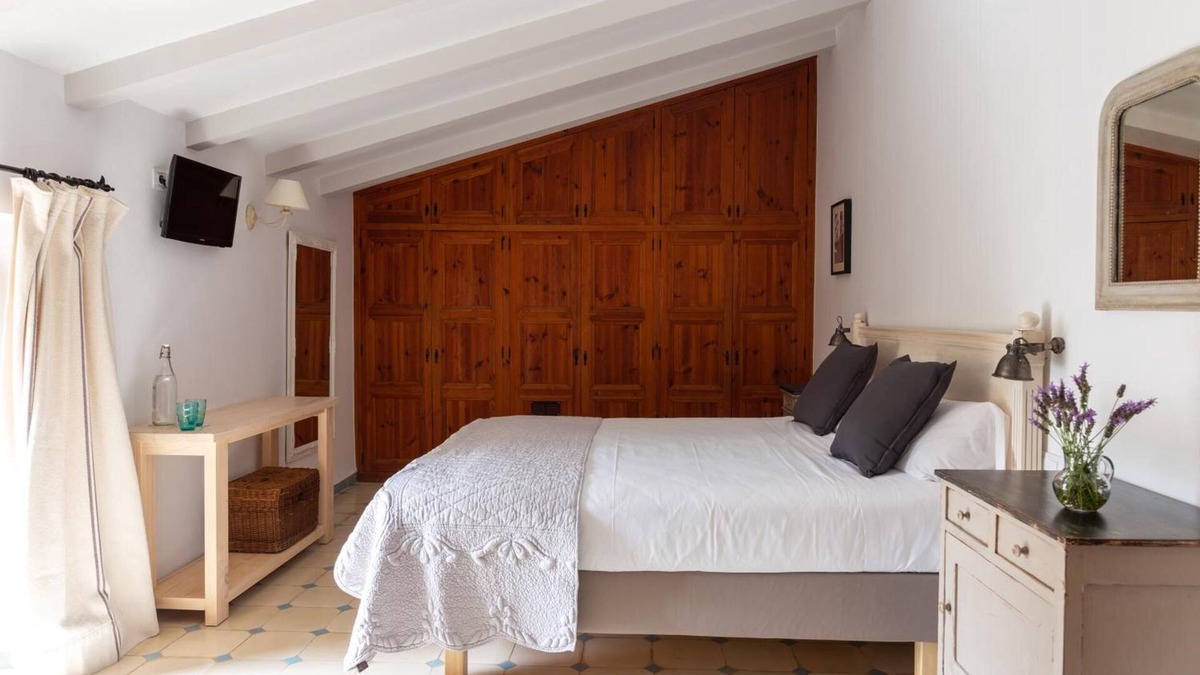 Sa Cabaneta Apartment | Room 'Doble - Estandar' with Shared Pool, Wi-Fi and Air Conditioning