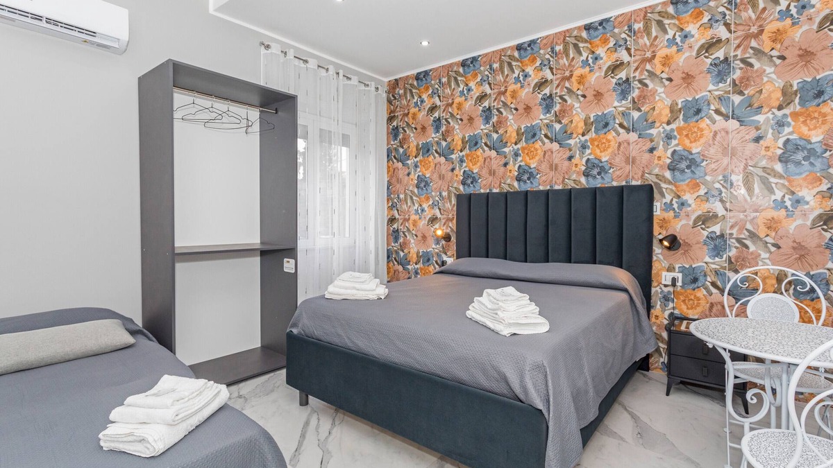 Monte Po-Nesima-San Leone-Rapisardi Apartment | Room 'Dolce Relax - Tripla Luxury' with Wi-Fi and Air Conditioning