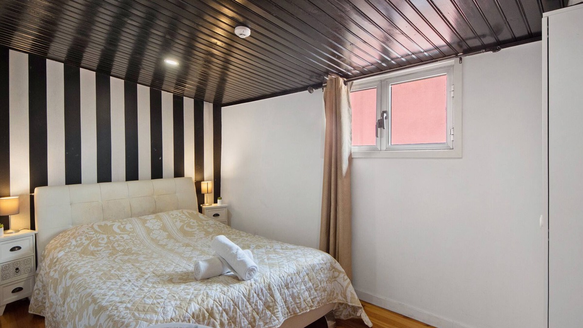 Campanha Apartment | Room 'Duplo J' with Shared Garden and Wi-Fi