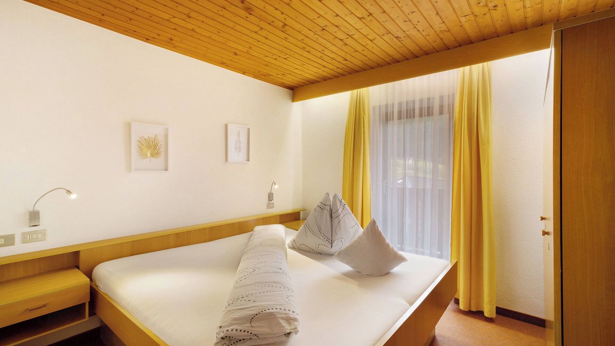 Valle Aurina Apartment | Room 'Ederhof 7' with Mountain View, Shared Terrace and Wi-Fi