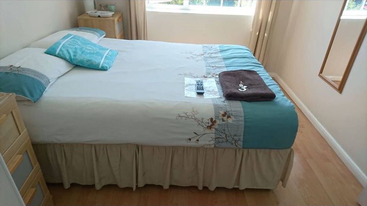 Harlington House | Room-en Suite Shower Room Double Room wi