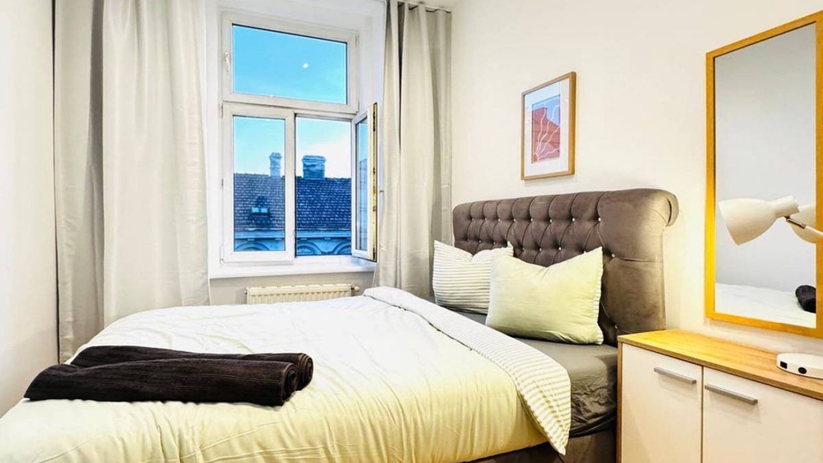 Liesing Apartment | Room for 2 in a 4BR Apt; Near Kaufpark Alterlaa