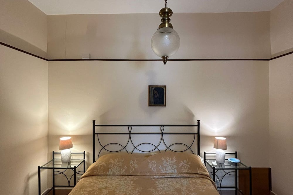 Leporano Marina Apartment | Room 'Gardenia' with Sea View, Shared Terrace and Air Conditioning