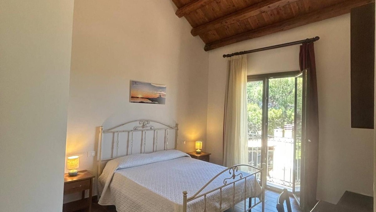 Rilievo Apartment | Room 'Giara' with Mountain View, Wi-Fi, and Air Conditioning