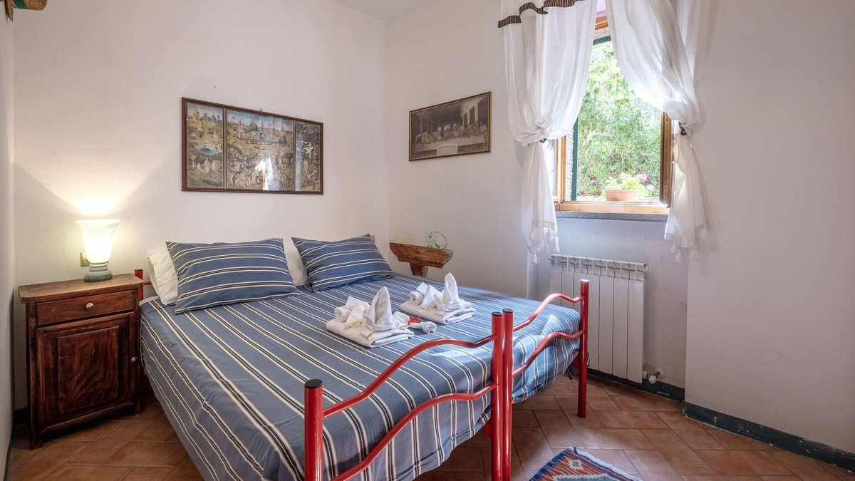 Castel del Piano Apartment | Room 'Ginepro' with Shared Terrace, Shared Garden and Wi-Fi
