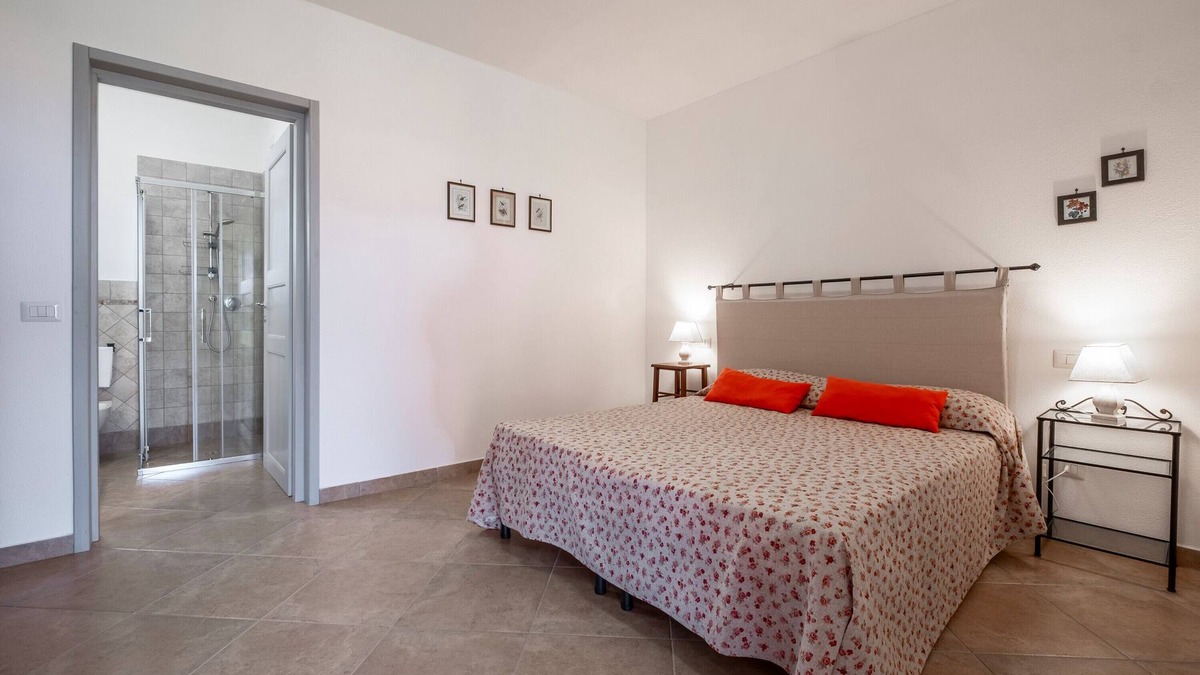 Magliano in Toscana Apartment | Room 'Giusti - 2 Olivo' with Shared Garden, Wi-Fi and Air Conditioning