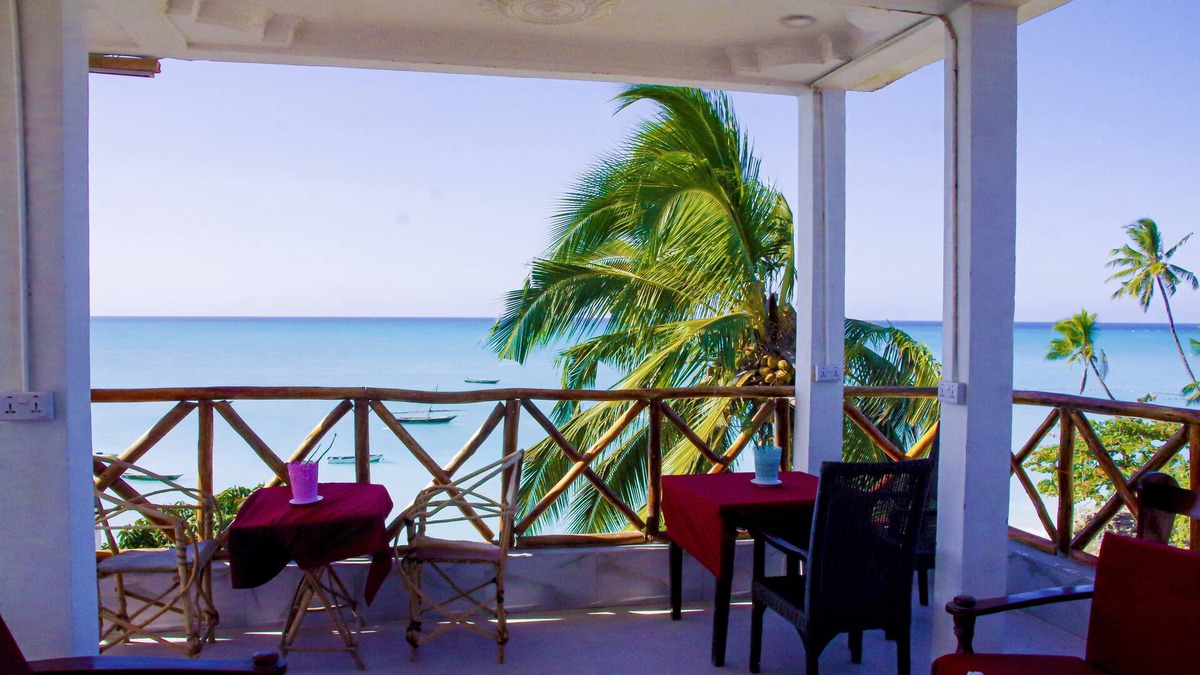 Nungwi Bed & Breakfast | Room Hj at the beachfront Seaview gland flow, with 2 guests