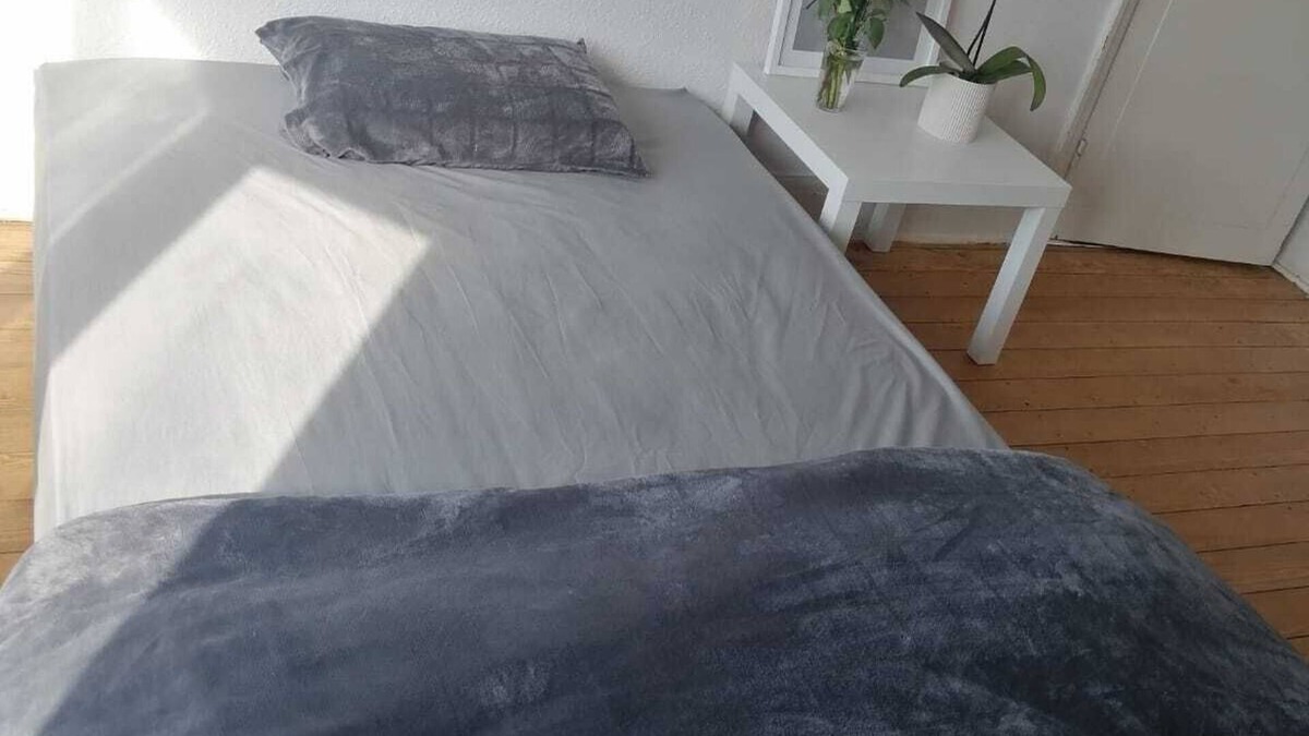 Wythenshawe House | Room in Gatley Near Manchester Airport