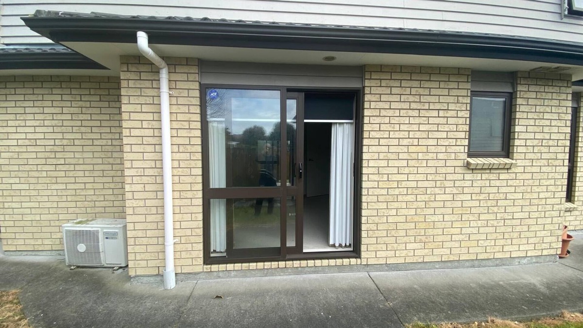 Hillsborough House | Room in Hillsborugh Auckland. Close to Motorway 10-15 minutes to CBD and airport