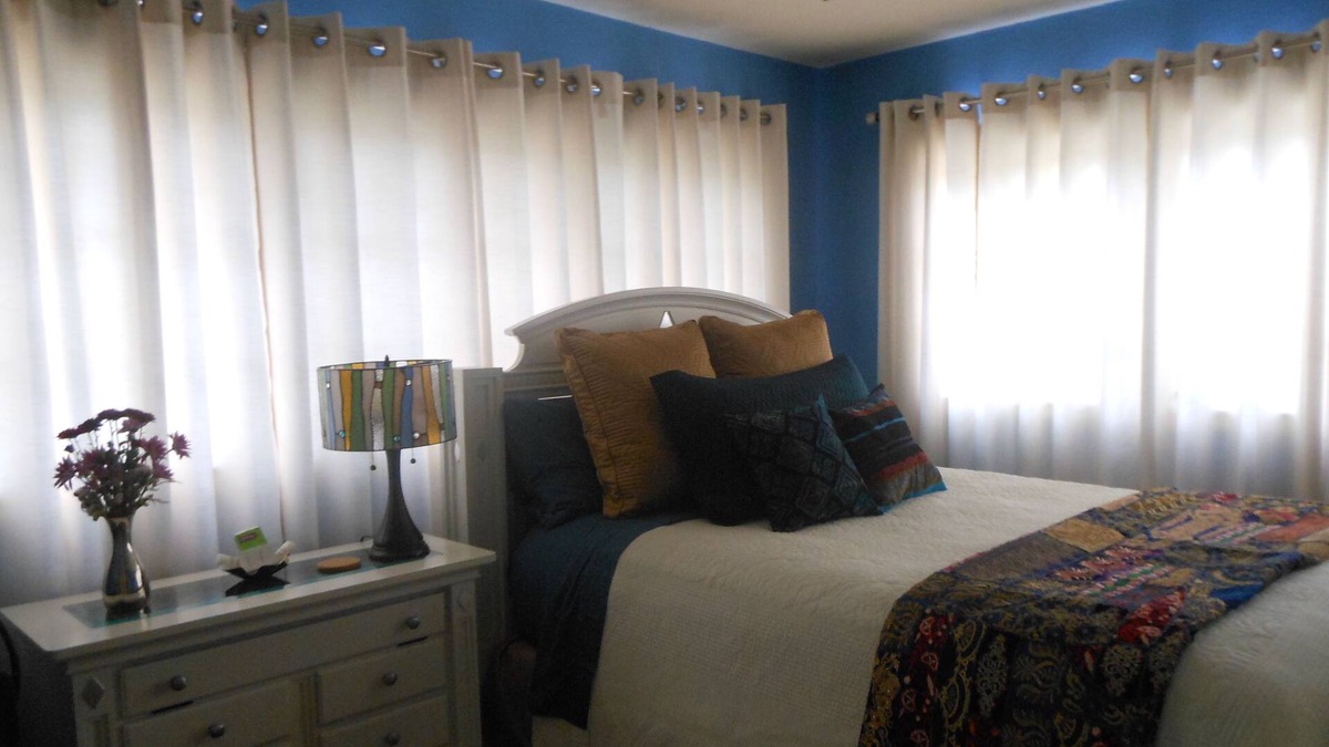 Temple Terrace Bed & Breakfast | Room in quiet neighborhood close to I-75, USF, H Lee Moffitt, Verizon & More