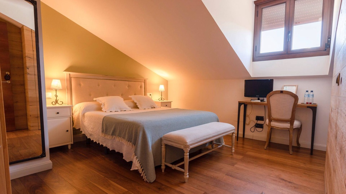 Consuegra Apartment | Room 'La Centinela' with Shared Pool, Wi-Fi and Air Conditioning