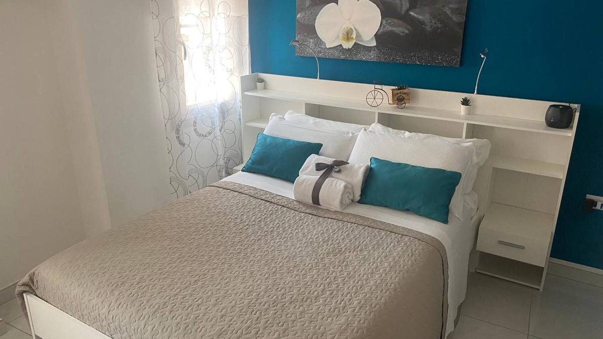 Chioggia Apartment | Room 'Laguna Blu - Cielo Con Terrazza' with Shared Terrace, Wi-Fi and Air Conditioning