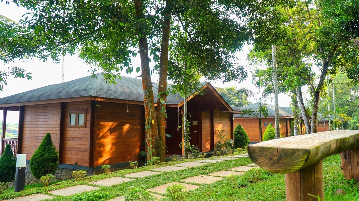 Vazhavatta Hotel | Room-lakerose Wayanad Resort