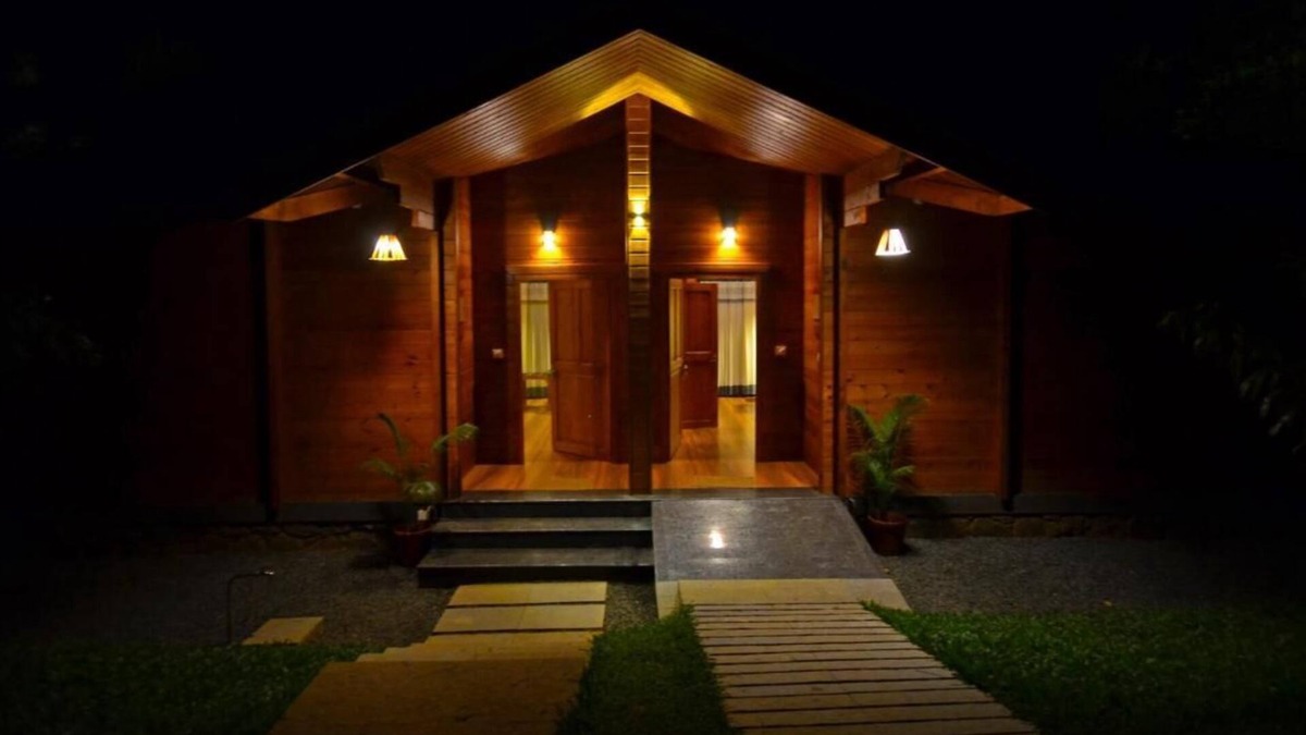 Vazhavatta House | Room-lakerose Wayanad Resort - Water Fro