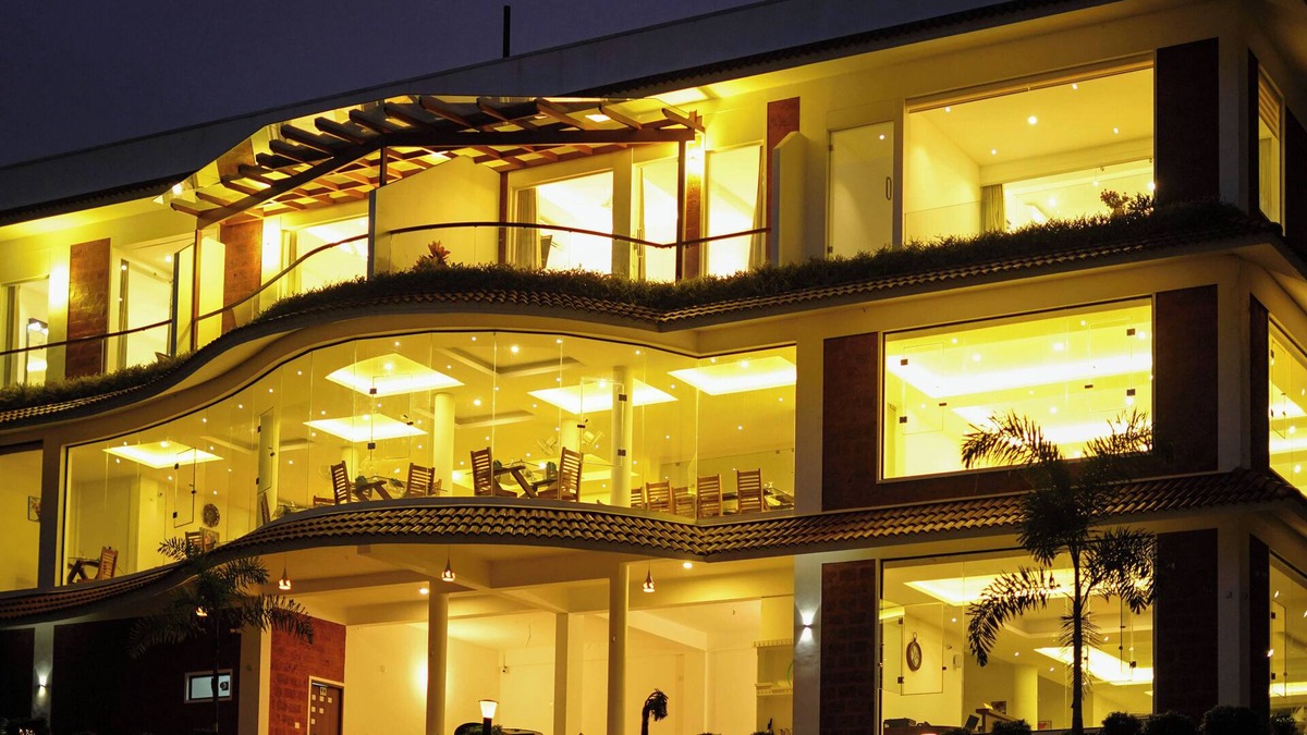 Vazhavatta Hotel | Room-lakerose Wayanad Resort - Superior