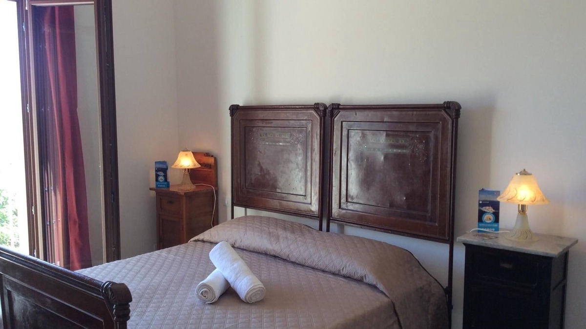 Rilievo Apartment | Room 'Lanterna' with Mountain View, Wi-Fi, and Air Conditioning