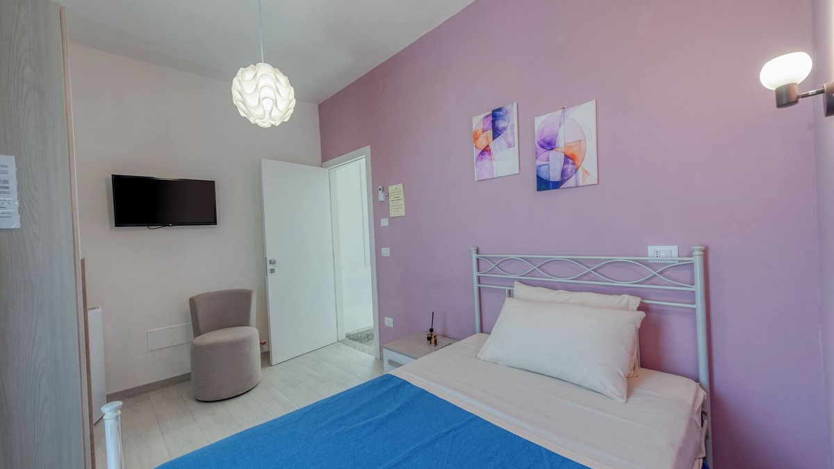 Squinzano Apartment | Room 'Lazzarella' with Shared Terrace, Wi-Fi and Air Conditioning